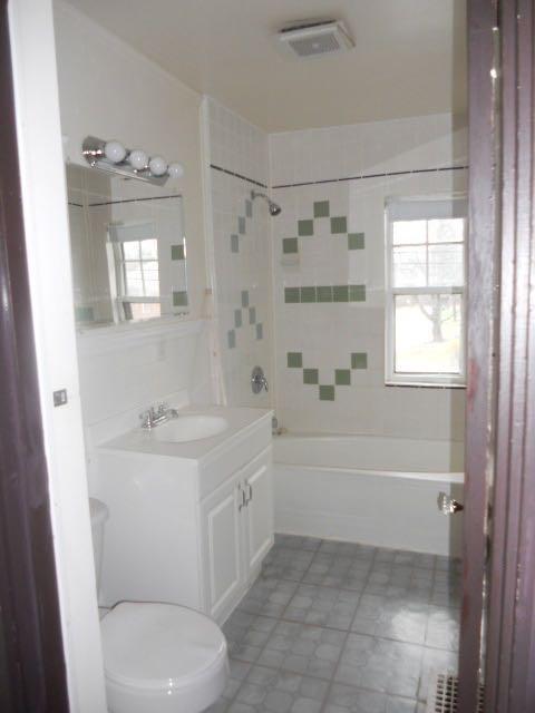 Bathroom - 11 Beech St