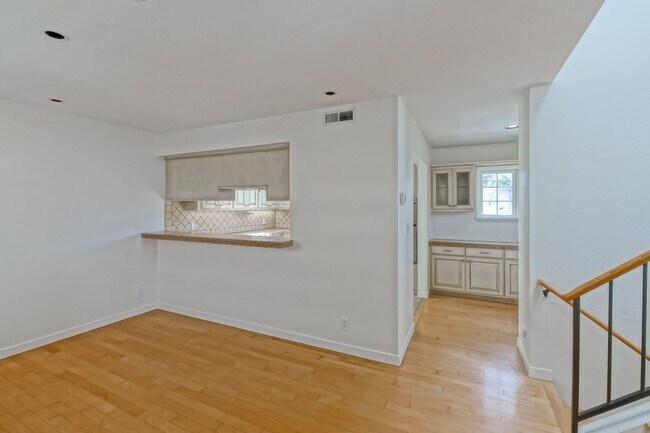 Building Photo - 333 11th St