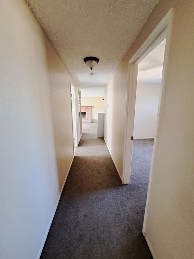 Building Photo - Don’t miss this wonderful opportunity to make this move-in-ready Phelan home yours!