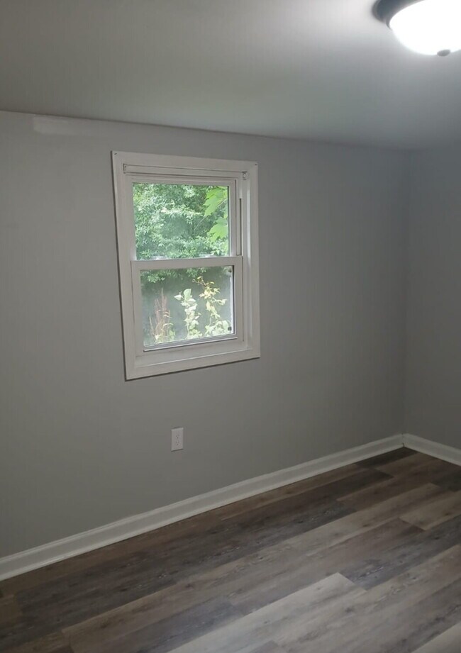 Building Photo - Private Basement Apartment with 2 Beds and...