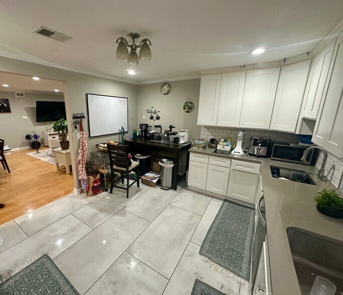 Building Photo - 327 Edgewood Rd