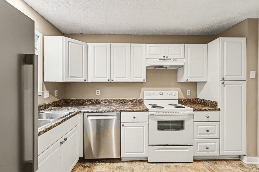 Building Photo - 304 Cedarwood Ln