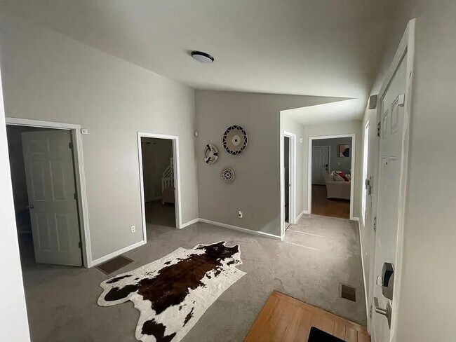 Building Photo - 837 Forrest Cir SE