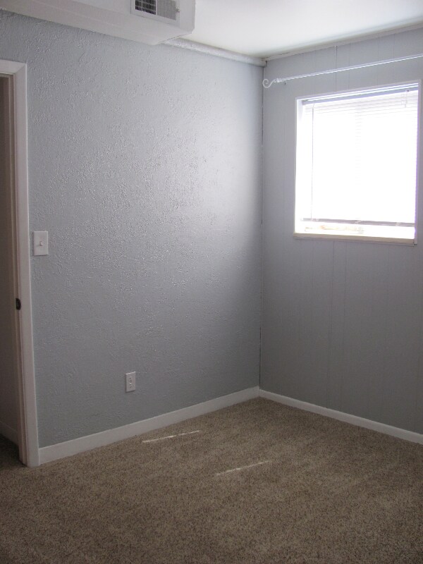 Building Photo - 1121 Ponderosa Dr