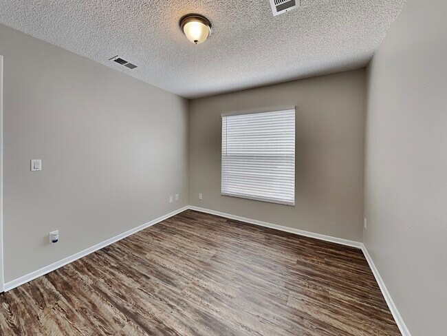 Building Photo - 1408 Sugarberry Ln