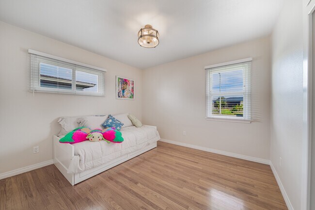 Building Photo - 549 N La Sena Ave