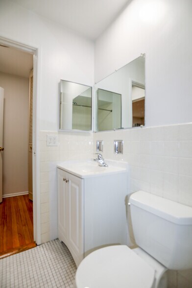 Building Photo - 6166 N Winthrop Ave