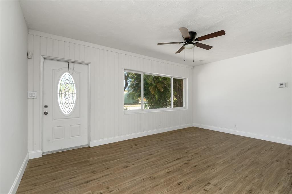 Building Photo - 540 NE 61st St