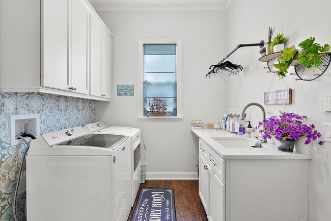 Building Photo - 500 Turnberry Ln