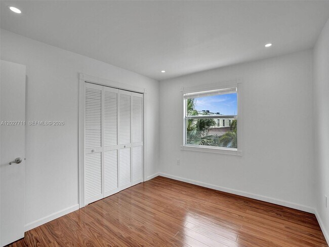 Building Photo - 4600 SW 67th Ave