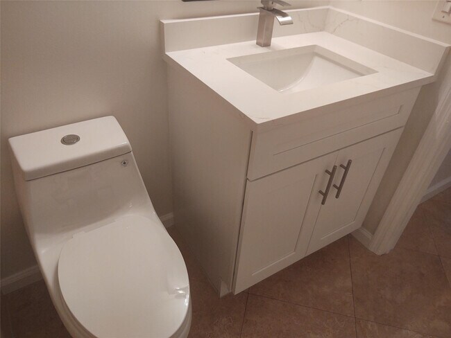 Building Photo - 301 Club Cir