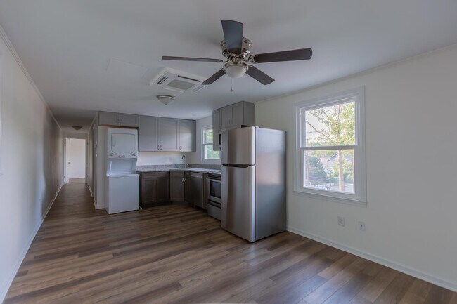 Building Photo - 201 Holly Dr