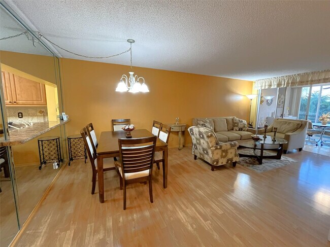 Building Photo - 9501 Seagrape Dr