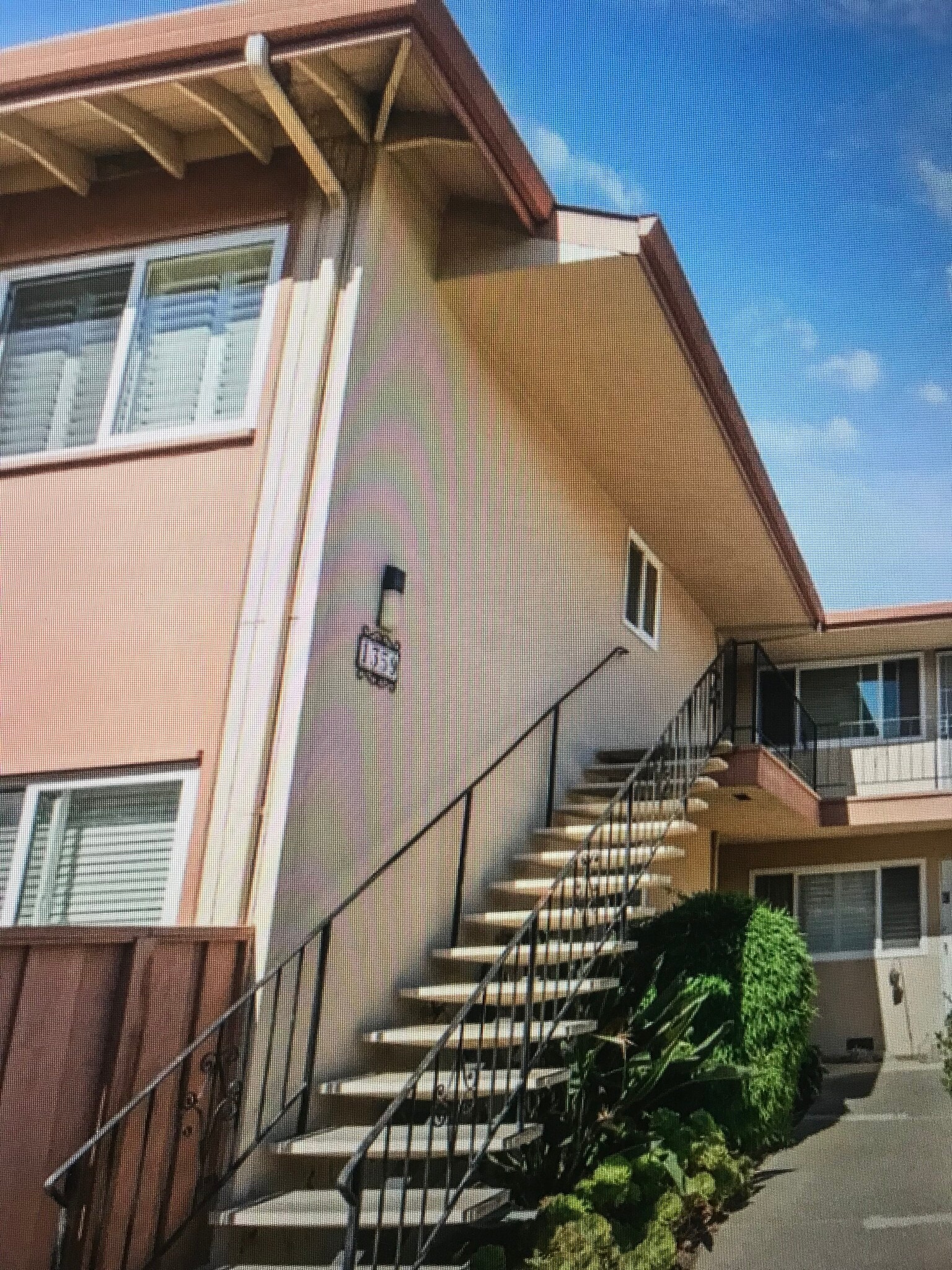 Building Photo - 1359 Phelps Ave
