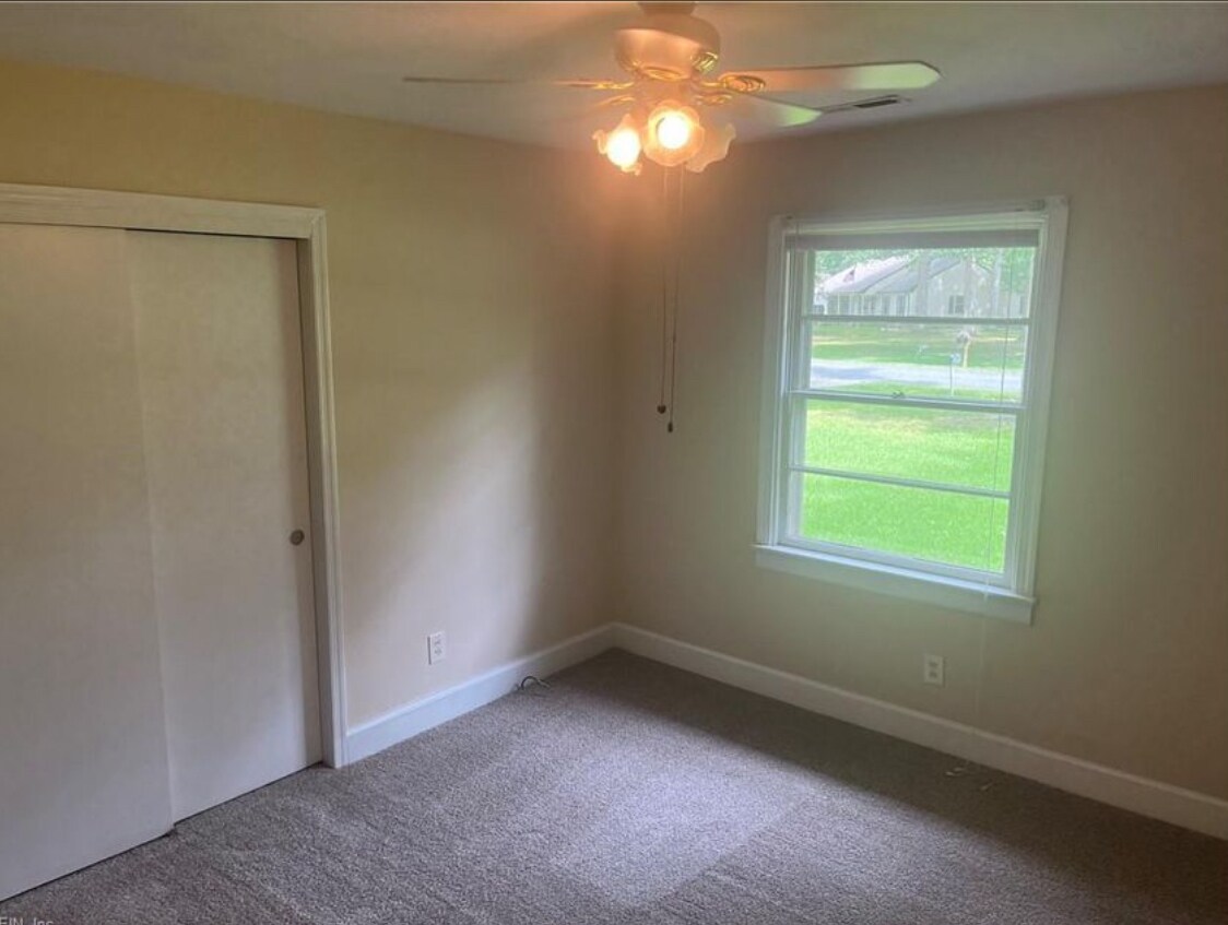 Building Photo - 229 Bridgeview Cir