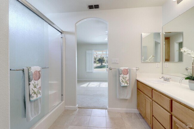 Building Photo - 359 Glenn Lakes Dr