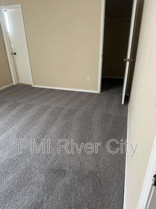 Building Photo - 2388 Ironstone Dr E