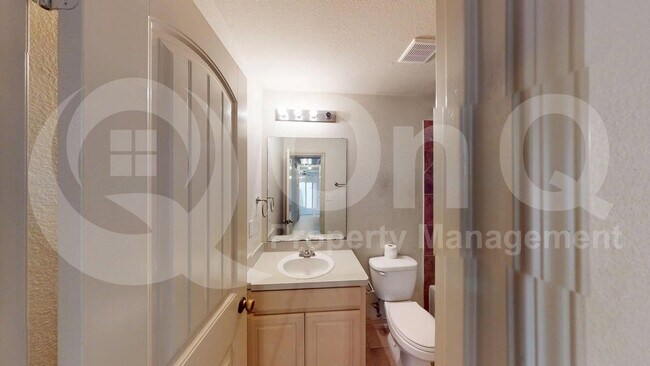 Building Photo - 2335 N Elm St