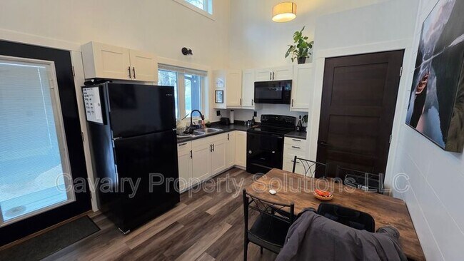 Building Photo - 4213-4213 Trinity Rd