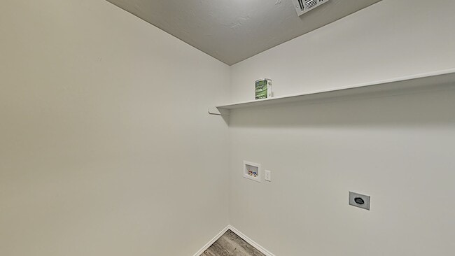 Building Photo - Wonderful 3 Bedroom 2 Bath Home - Shawnee Schools