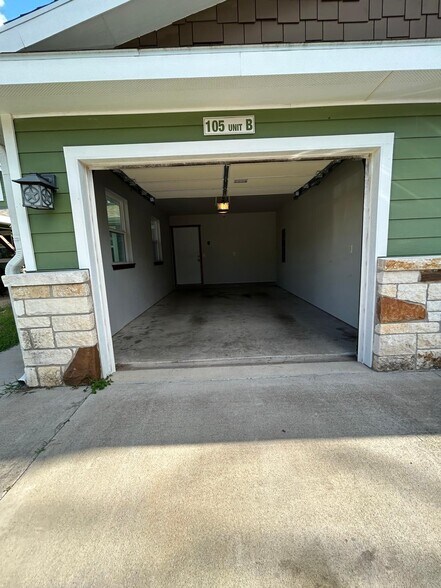Building Photo - 105 Kula Ct