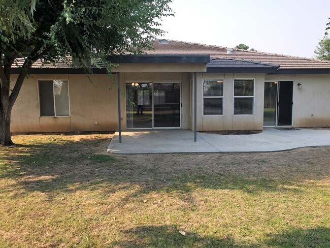 Building Photo - 5801 Roscomare St