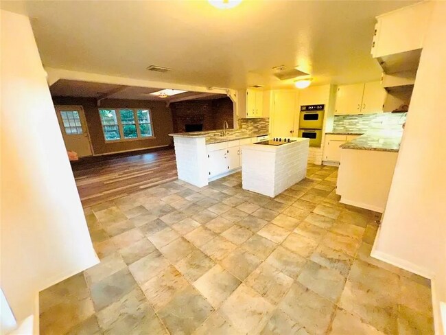 Building Photo - 7014 Woodfern Dr