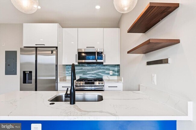 Primary Photo - 1102 Staples St NE