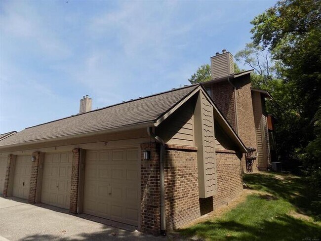 Building Photo - 11849 Sycamore Rd