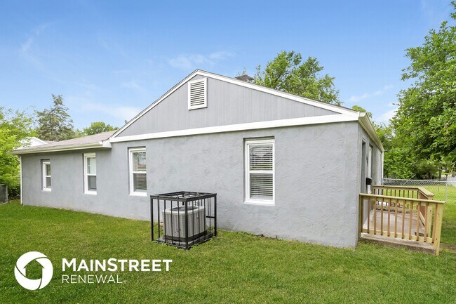 Building Photo - 601 Oak St