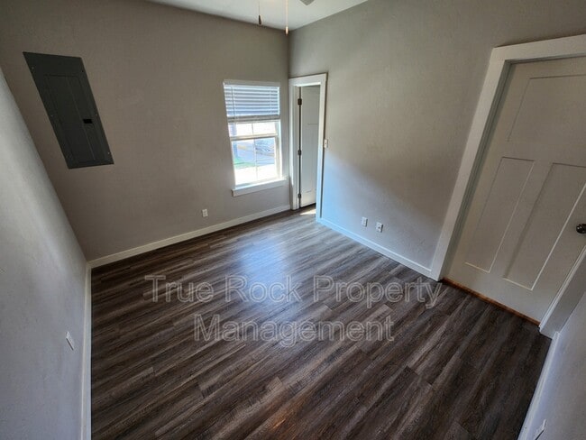 Building Photo - 417 E 13th St