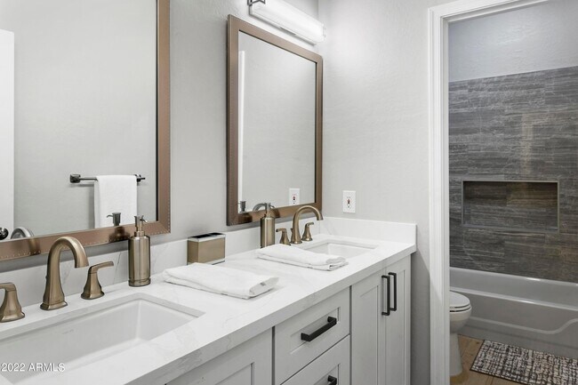 Building Photo - 7725 E Journey Ln