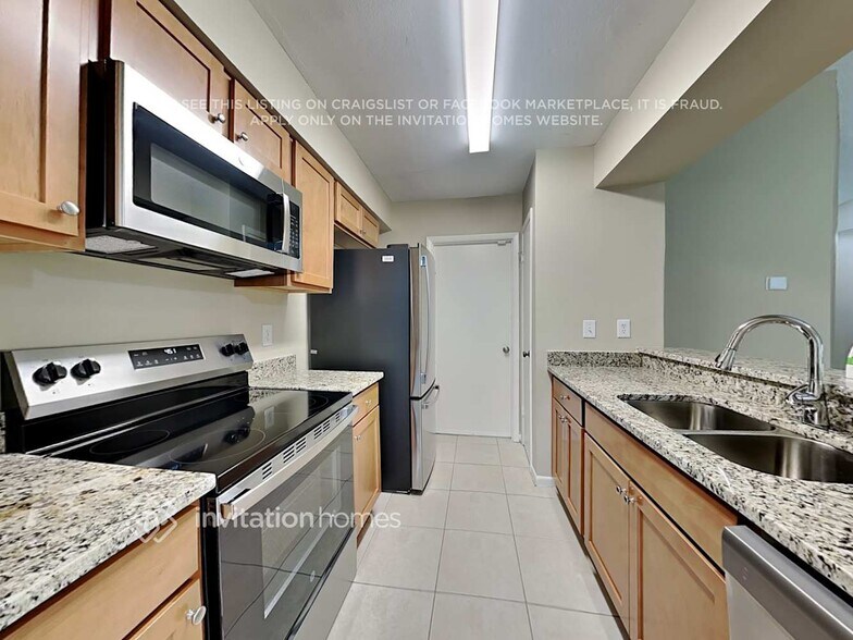 Building Photo - 1737 Lakeview Village Dr