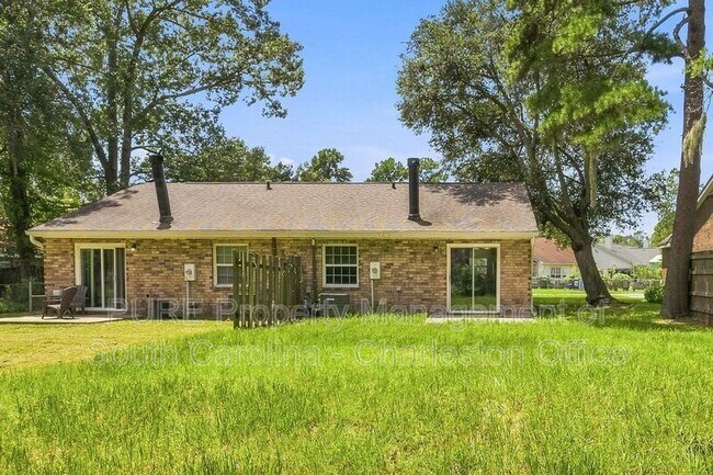 Building Photo - 9610 N Cardinal Dr