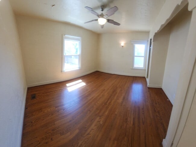 Building Photo - 7 Bedroom 3 bath home close to POLY!!!!