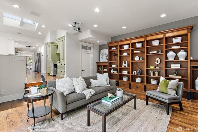 Building Photo - 2 Normandy Ln