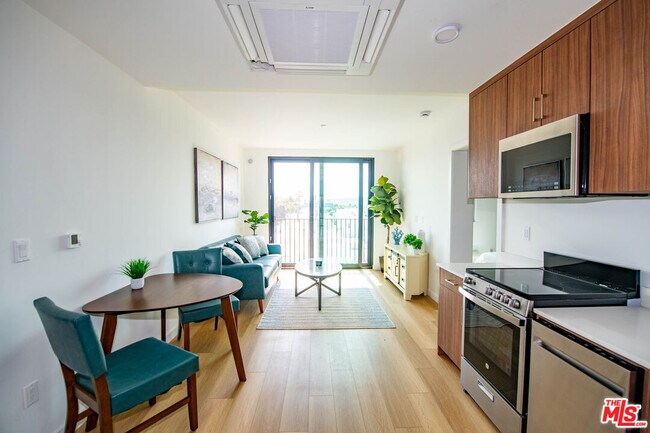 Building Photo - 2853 West Blvd