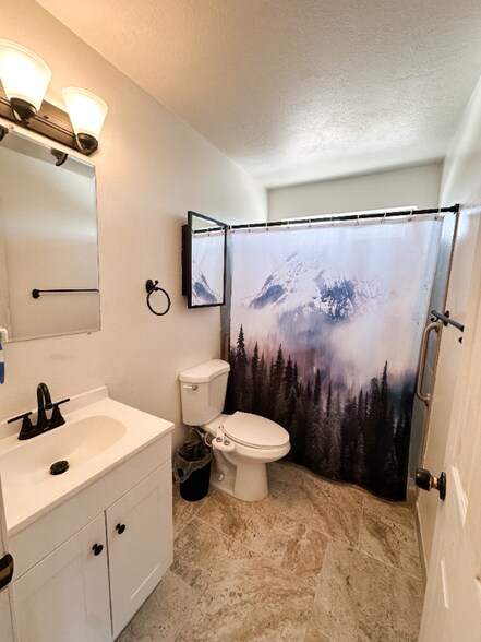 Building Photo - 462 E Pine View Dr