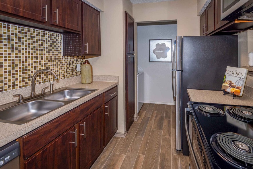 Building Photo - Park West Apartments