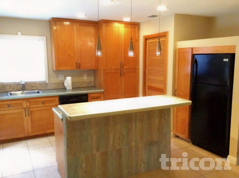 Building Photo - 2280 Winchester Dr