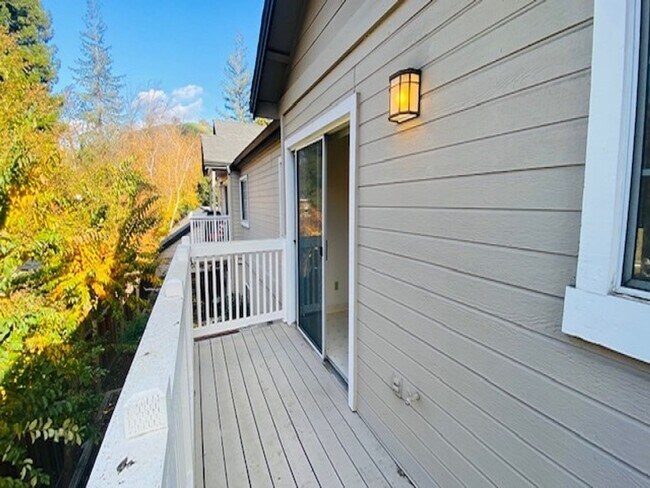 Building Photo - Charming 2BD/2BA + Loft, Upper Unit Condo in Alamo- Available NOW!