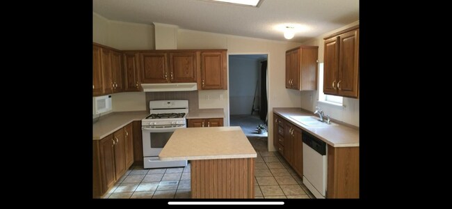 Building Photo - 15353 E 370 Rd