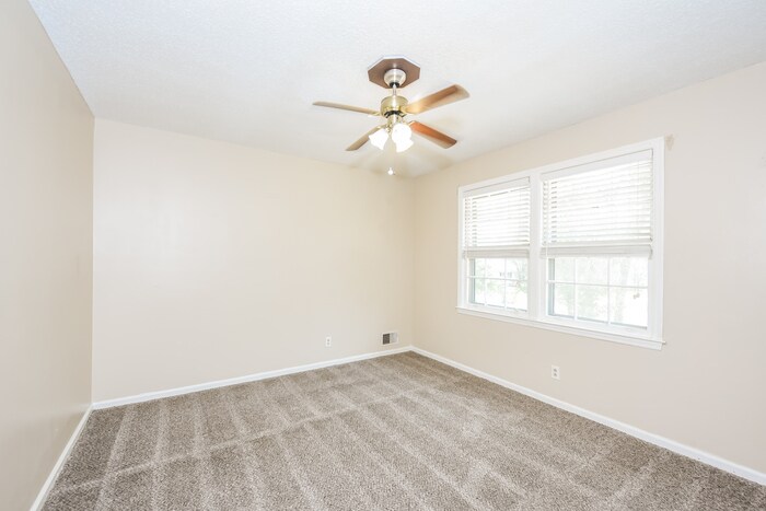 Building Photo - 300 Quail Hills Dr