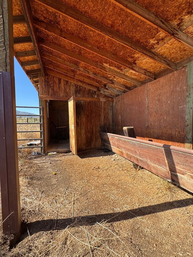 Building Photo - 660 Thistle Dr