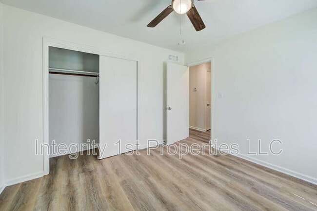 Building Photo - 9002 Bayless Rd