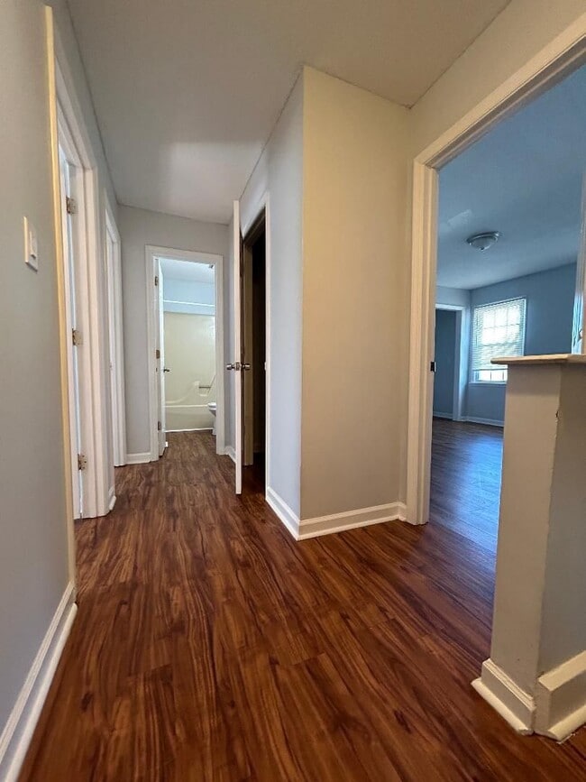 Building Photo - Spacious 3 bed Town Home!