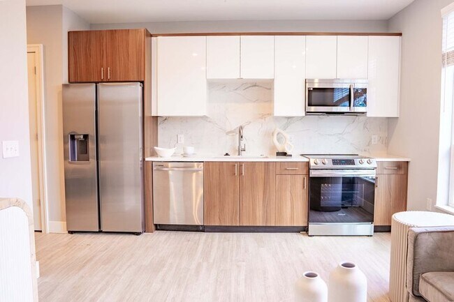 Building Photo - 1454 N High St