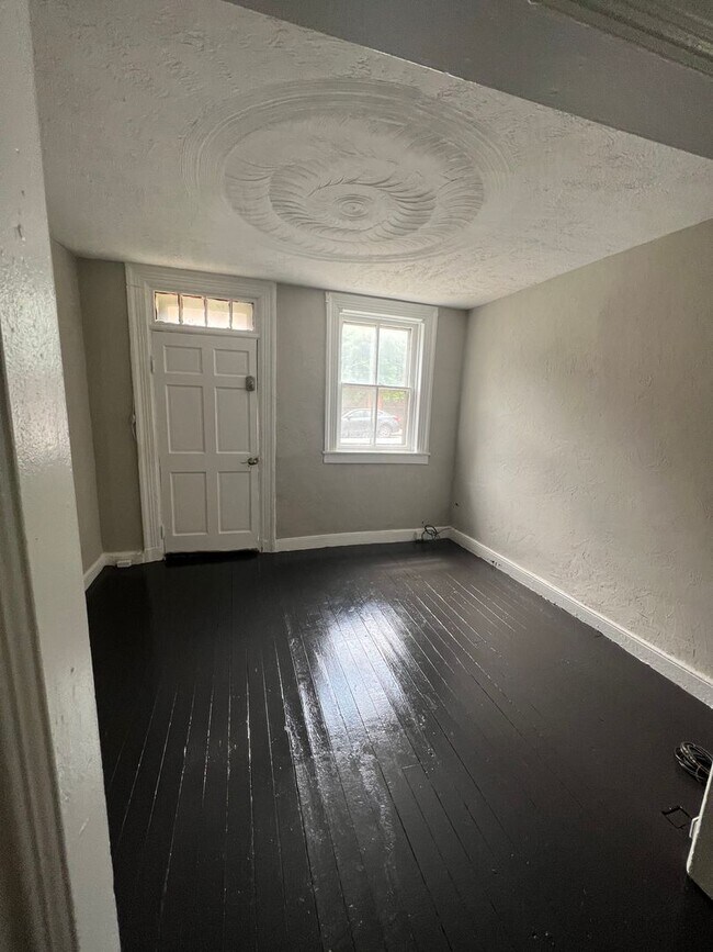 Building Photo - 2 bedroom 1 bathroom located in the heart of Carlisle