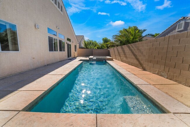 Building Photo - Charming Home with 2 Primary Bedrooms with...
