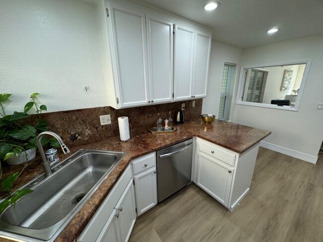 Building Photo - 963 La Mesa Terrace
